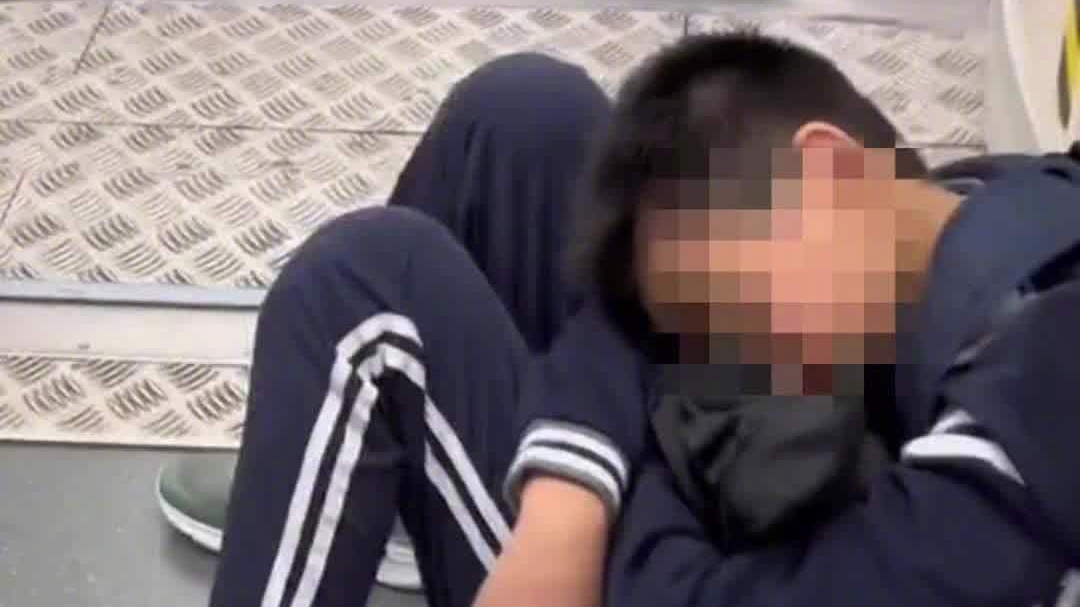 广州小孩哥坐地铁上学睡过23个站，横跨五个区睡到了机场