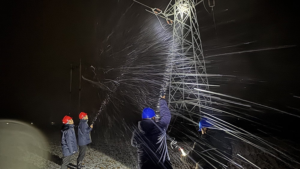 上蔡县供电公司守护光明暖岁寒