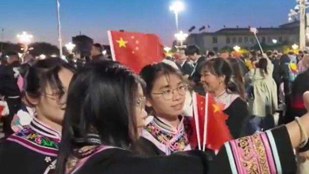 2026新年第一天：为何年轻人爱扎堆天安门广场看升旗？
