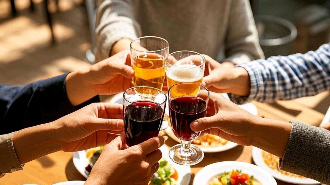 暴饮暴食易诱发急症！医生提醒假期别让健康“放假”