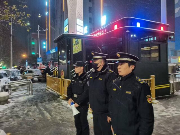 平顶山市卫东区：守护城市秩序 保障温暖过节