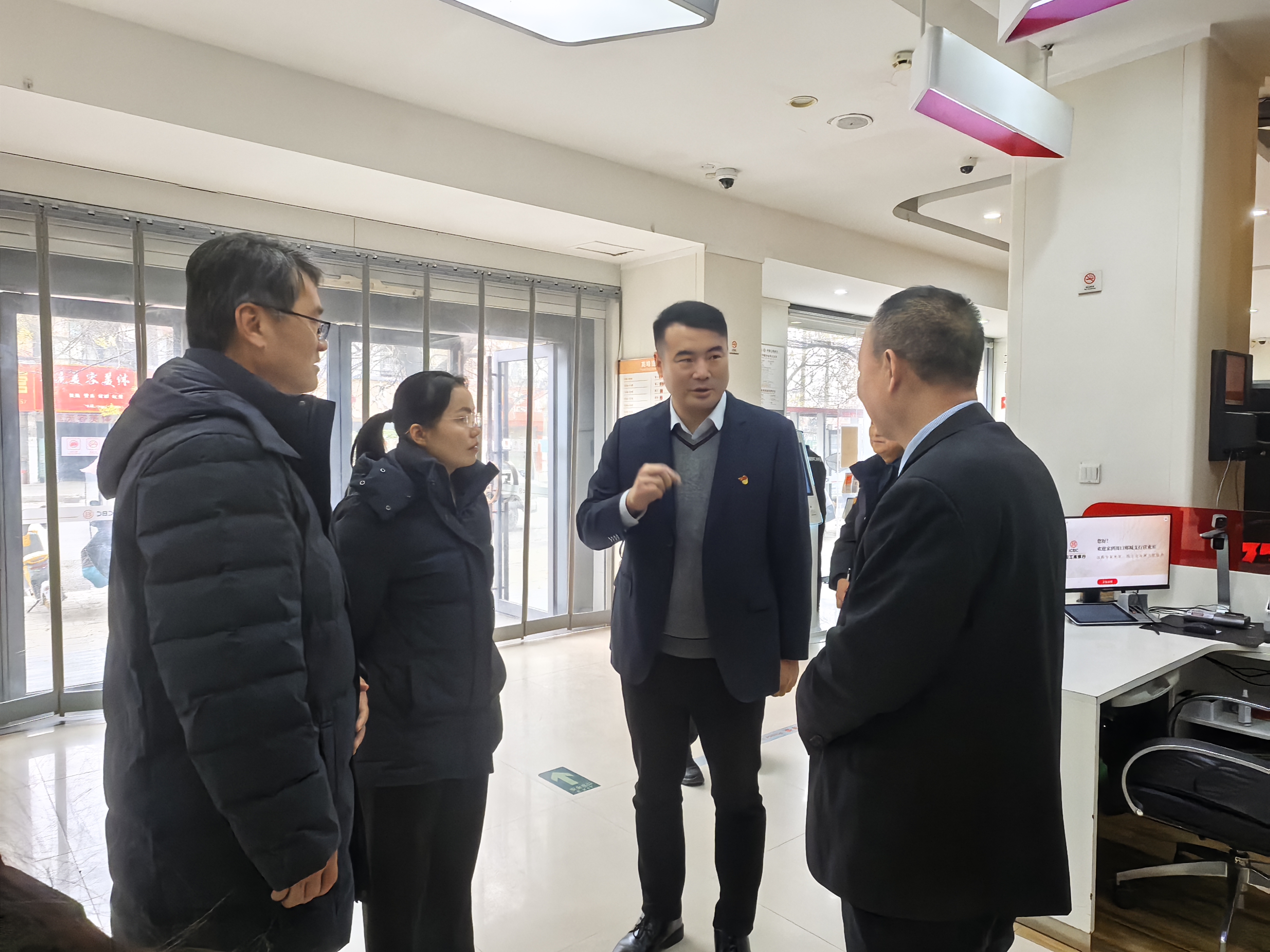 工行周口分行开展基层送温暖慰问活动