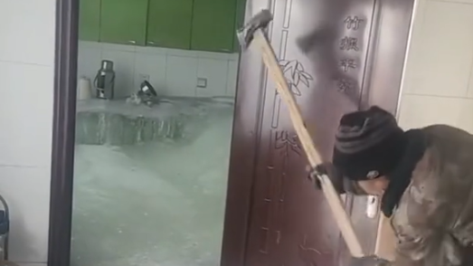 东北家里忘关水龙头变“冰山”，网友：您的房产已被冻结