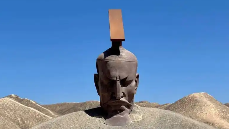 甘肃一景区雕像被吐槽“活埋汉武帝”，只见头部不见身子