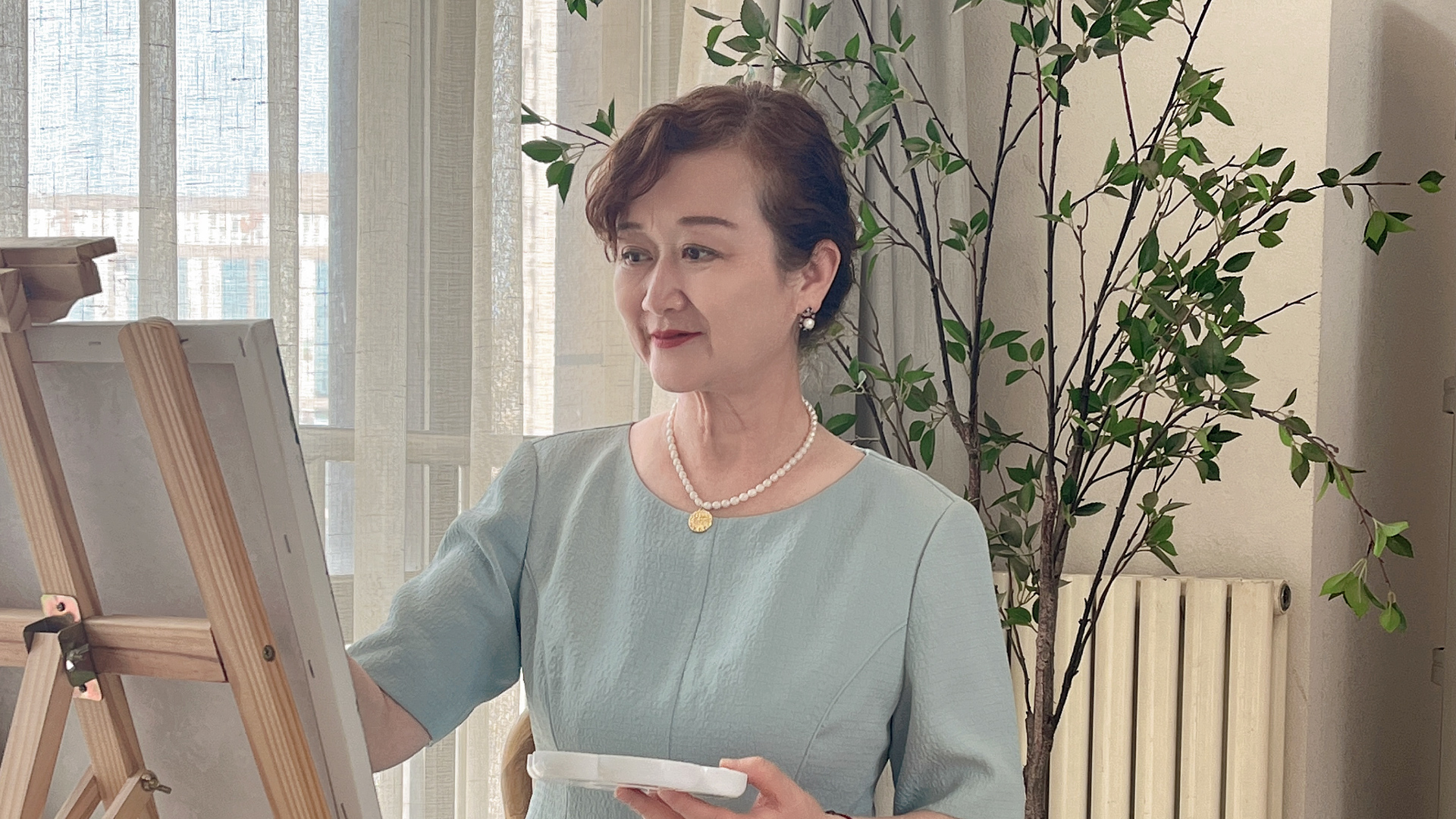 退休政工女干部演300多部短剧，被网友称为“竖店容嬷嬷”