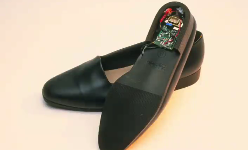 男子在鞋内藏定位器发现妻子出轨 丈夫两刀杀死妻子出轨对象