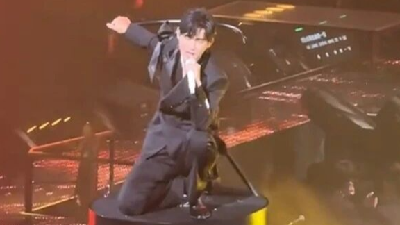 44岁周渝民回应无法站立唱歌