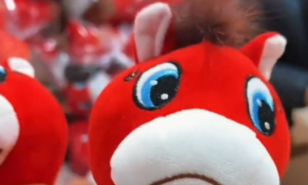 “哭哭马”老板称缝错的员工还没找到：那就给所有员工发奖金