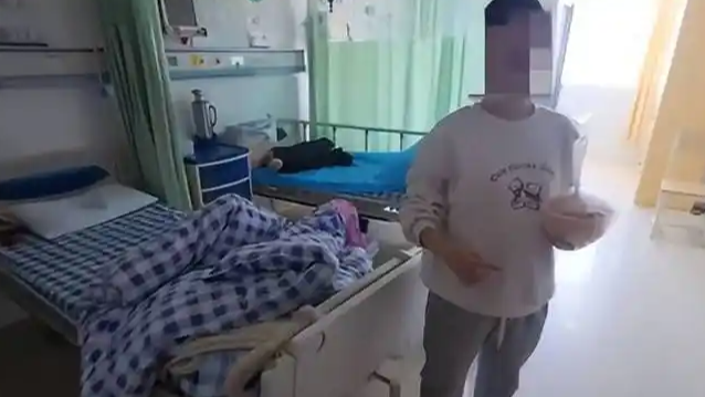 医院内点15元餐食到手却是8块9拼好饭