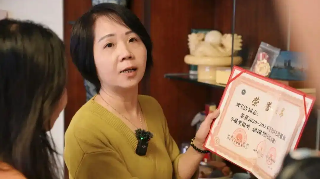 熊猫血拥有者为献血28年不熬夜，献血总量达9200毫升