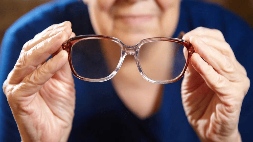 戴老花镜后，度数会越来越高？这些误区小心中招