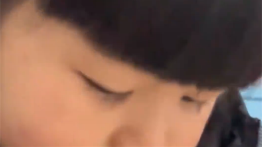 爸爸开玩笑劝女儿别学了，“考上清华北大我还得去北京看你”