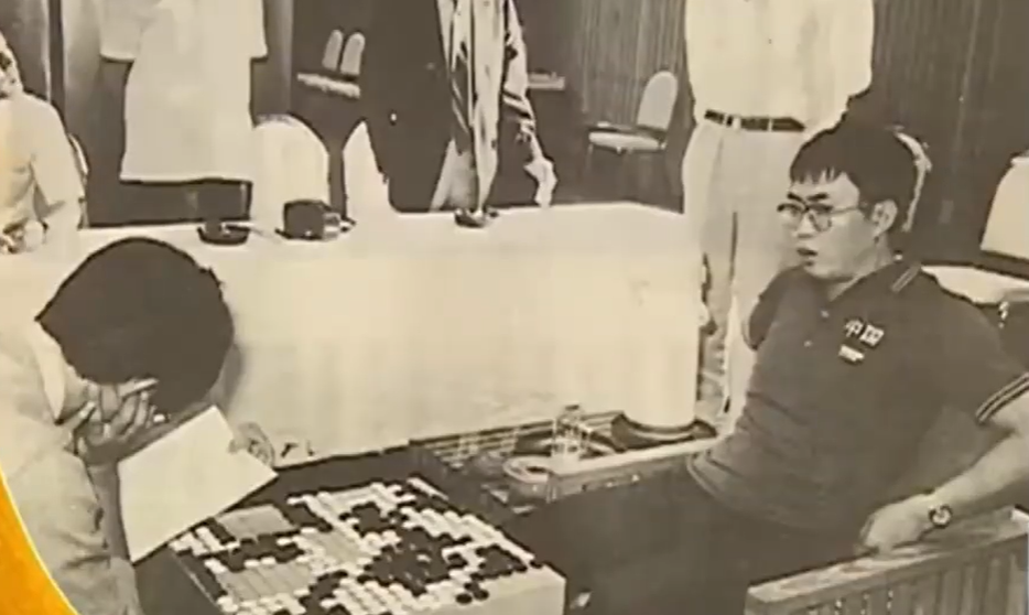 聂卫平迎战日本特意穿国乒球衣