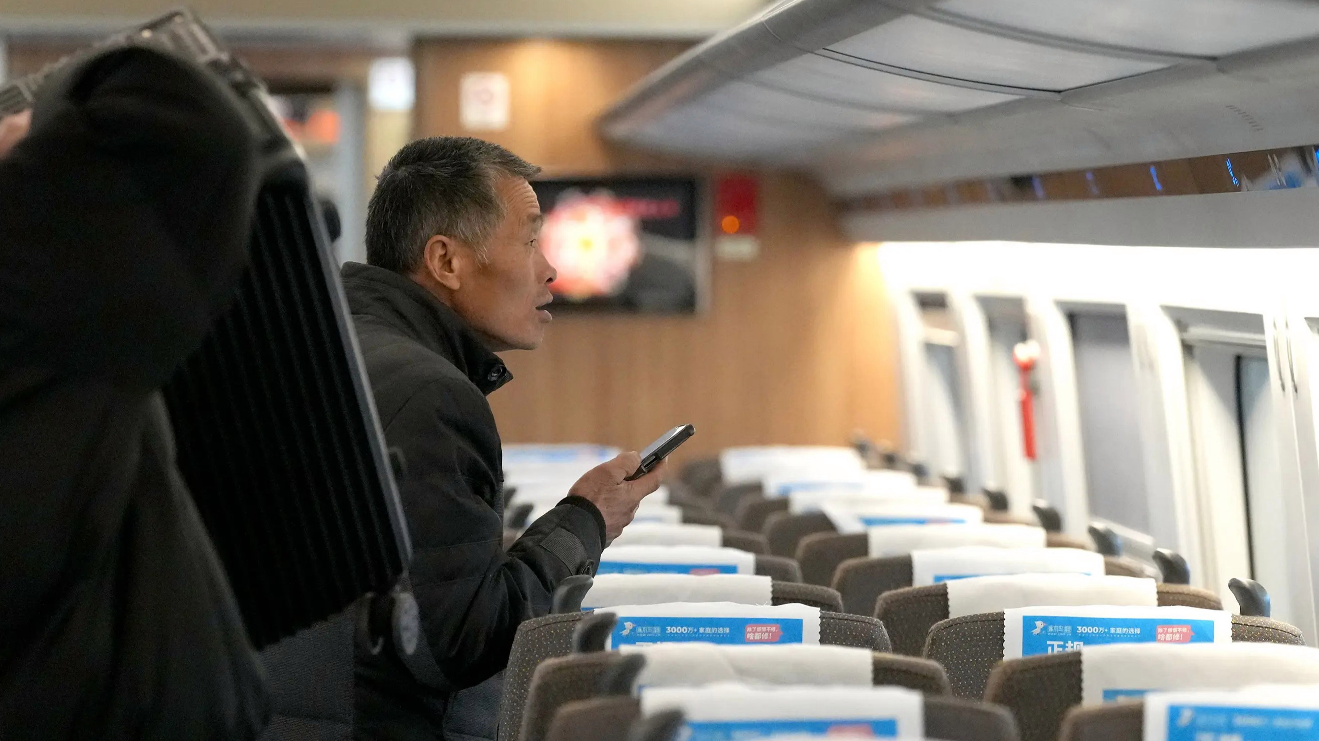 12306：务工者可提前20天预约春运票，但有注意事项