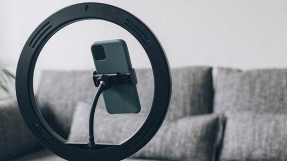 划“红线”！13类食品在直播间里坚决不能卖