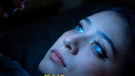 关灯玩手机对眼睛的危害有多大：轻则视疲劳，重则青光眼！