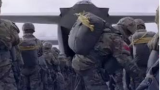 美国国防部下令派遣约1500名空降兵“镇压骚乱”