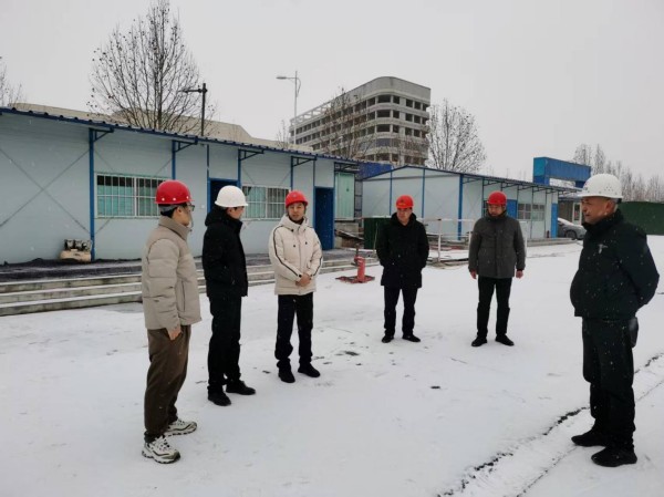 战寒潮 保畅通——平顶山市石龙区建设交通局奋战冰雪第一线