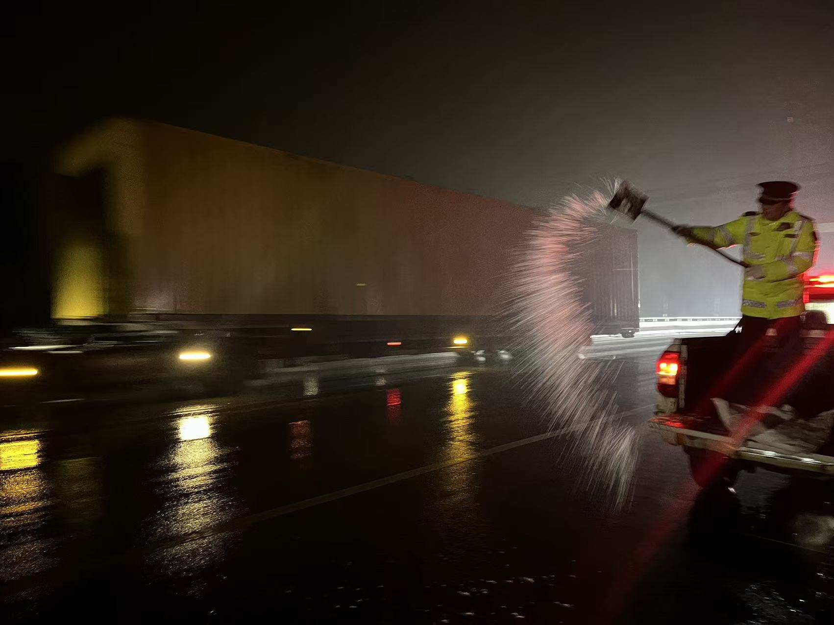 以 “动” 制 “冻” 商丘示范区暖心守护保民生
