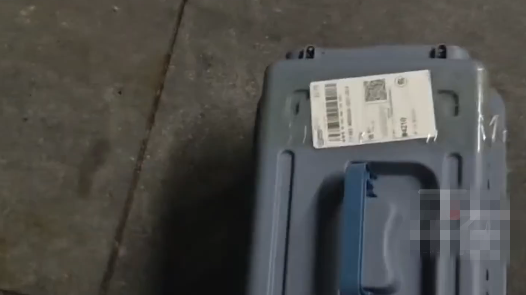 女子听到丰巢快递柜传来狗吠声，客服回应