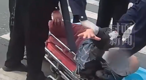 儿子回应怒吼癌症妈妈碰瓷爆火：她是因为心疼我