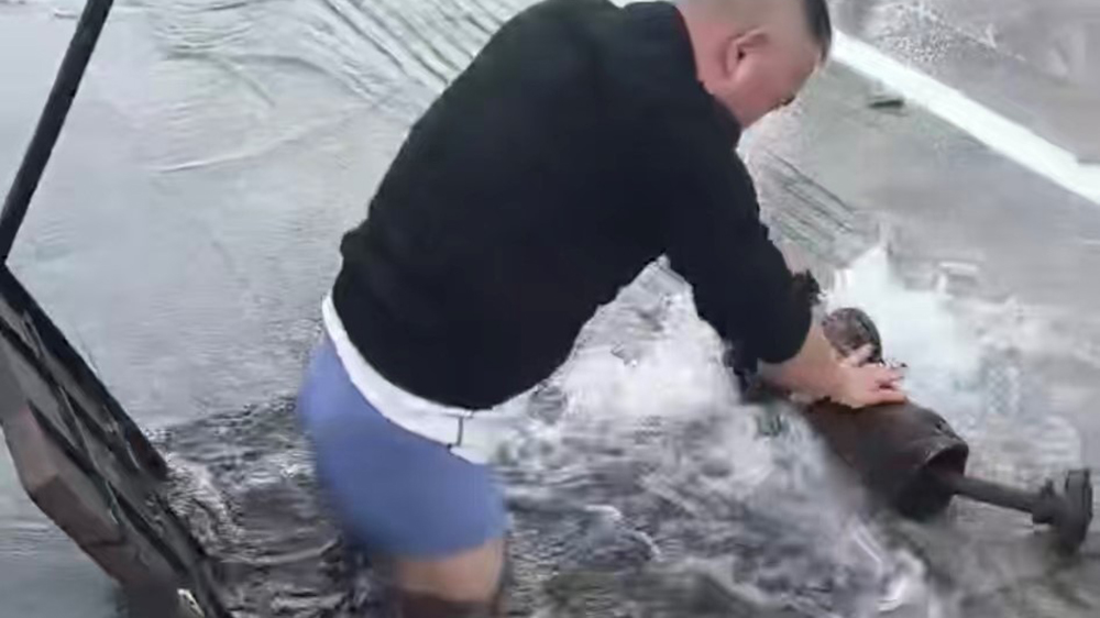 零下 10℃跳冰水  平舆供水人守护城市 “生命线”