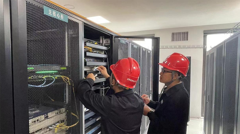 国网泌阳县供电公司专项检查筑牢冬季通信 “安全线”