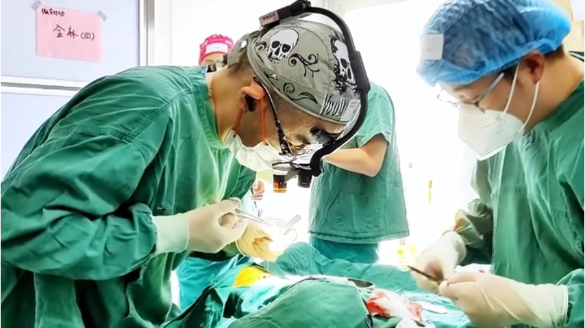 甘肃女孩感恩19年前受嫣然基金资助做唇腭裂手术