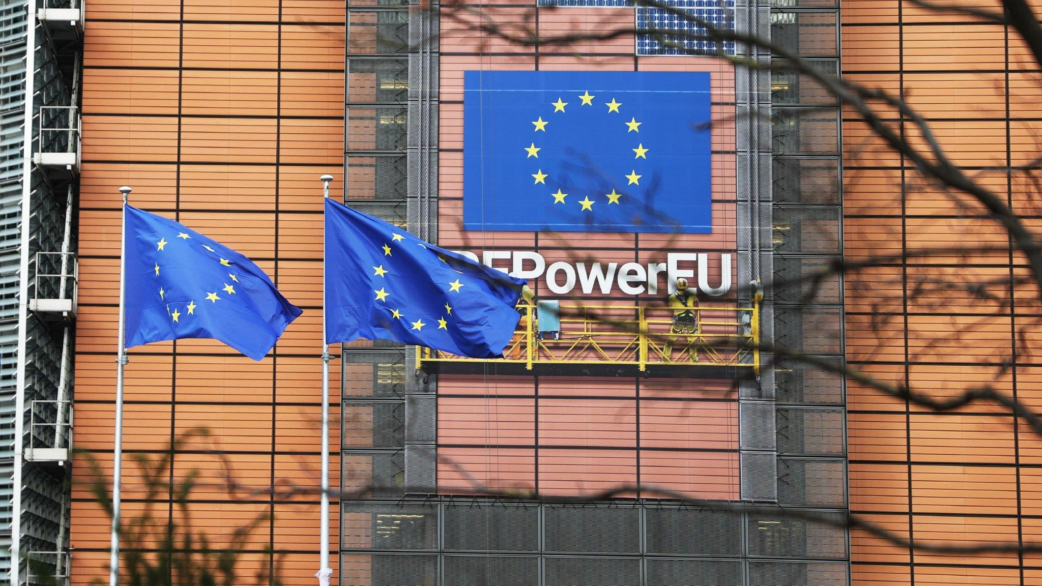 欧盟委员会：欧盟领导人紧急峰会将按计划举行