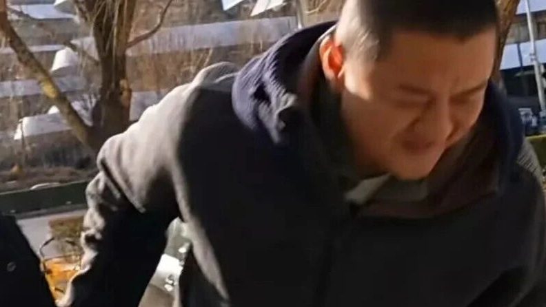 李亚鹏走路一瘸一拐引关注，这种病如何预防？