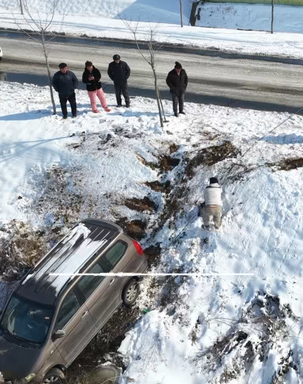 平舆“坦克团长”雪中送暖  免费救援50辆车