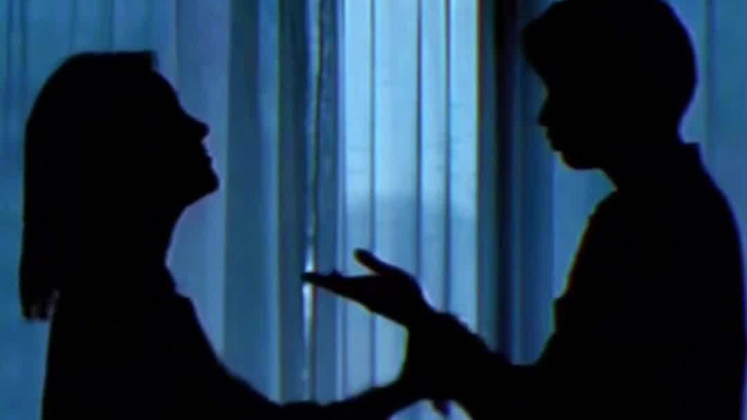 前男友索要5万欠款，女子要以身相许抵前男友欠款