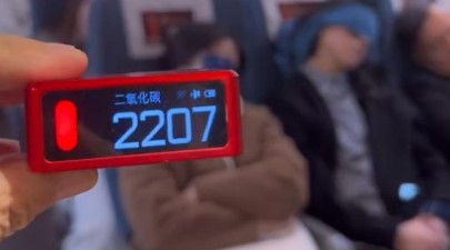 旅客称高铁二氧化碳超标引发睡意 12306回应