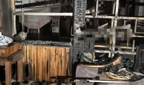 男子报警“热心救火”，身份反转竟是纵火人，起因上厕所没纸