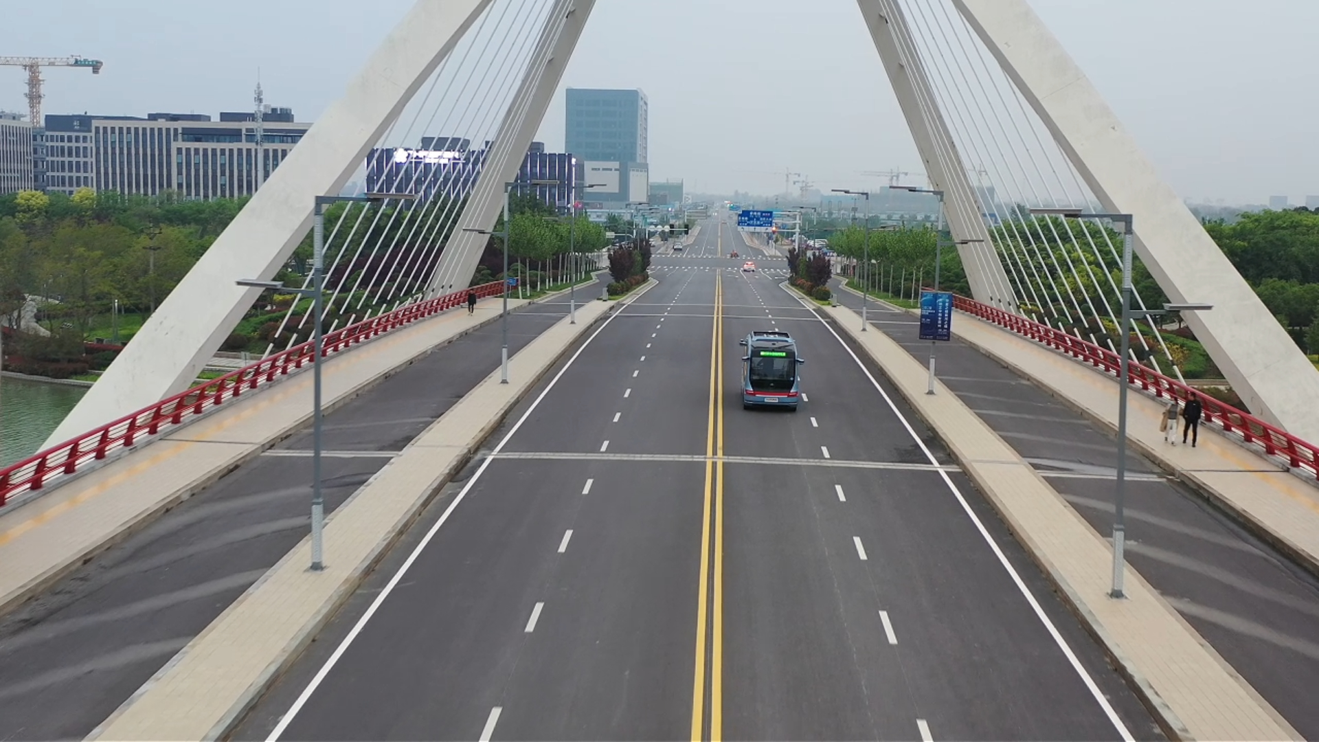 12只“眼睛”8个雷达！宇通小宇炼出火眼金晴