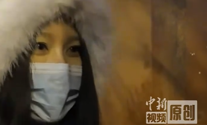 雍和宫腊八施粥 有人凌晨2点多排队