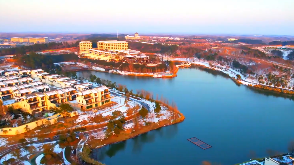 河南桐柏：夕阳金辉 山水成画