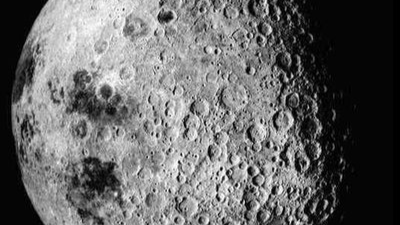 “小孩哥”自制天文望远镜看到月球陨石坑