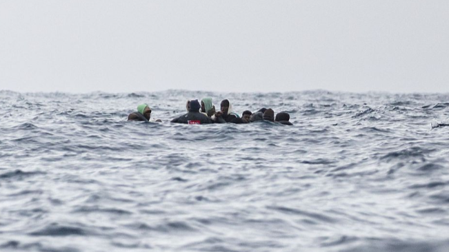 一艘移民船在地中海海域沉没 50人下落不明