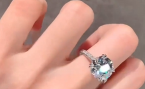 “钻戒现在像垃圾一样！”回收店主：级别差的厂家拒收