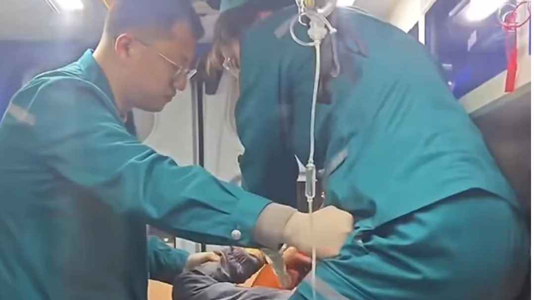 23岁男子维生素B12缺乏竟全脑萎缩