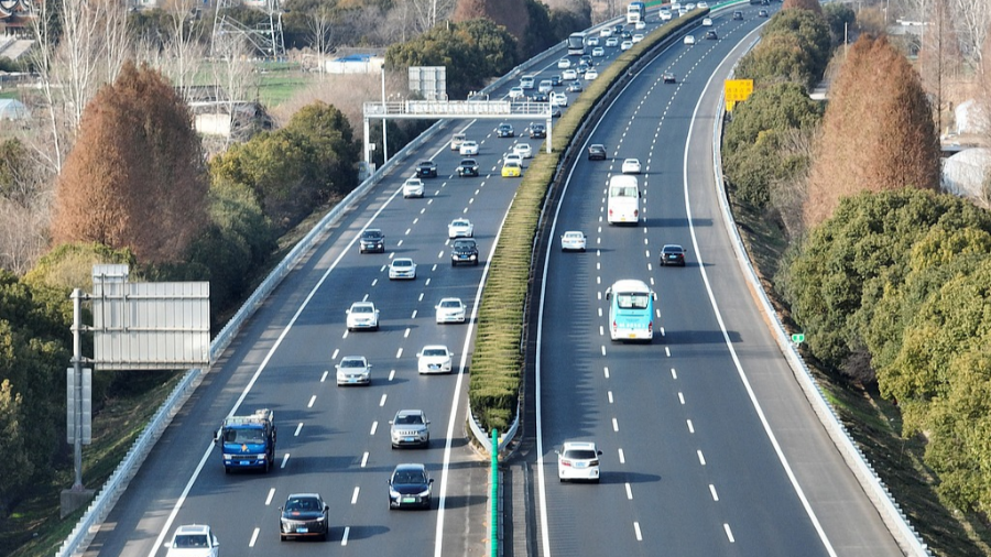 自驾出行占比八成 公安部交管局发春运交通安全提示