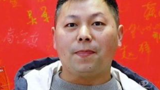 男子参加公司年会，先后中10万元和苹果17ProMax