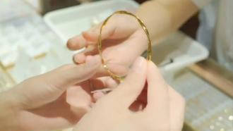 孩子私卖长辈20多克金镯子，家长半年后发现要求退还遭拒