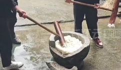 大学生打糍粑捶坏百年祖传粑槽