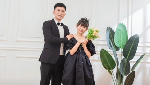 快递小哥见义勇为登上女儿期末试卷