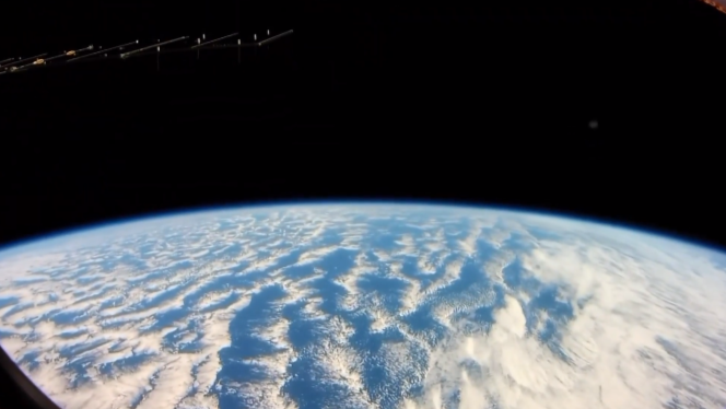 跟着神舟二十一号乘组从太空看地球