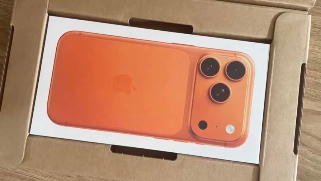 男子年会抽中万元手机，回家打开发现里面竟是瓷砖