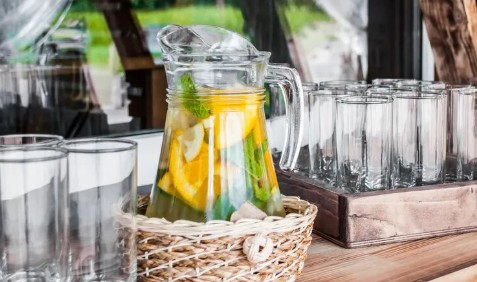 为什么很多餐馆都在提供免费柠檬水啊？