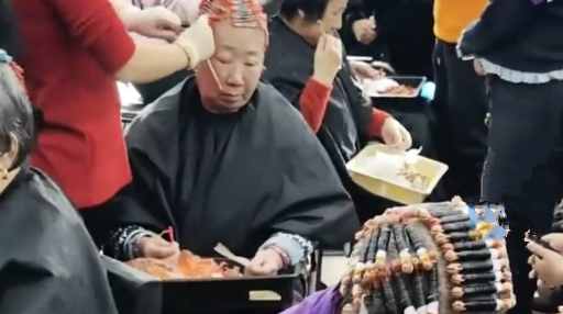 “一上午烫了20多个老太太”东北大姨集体烫头变“西蓝花”